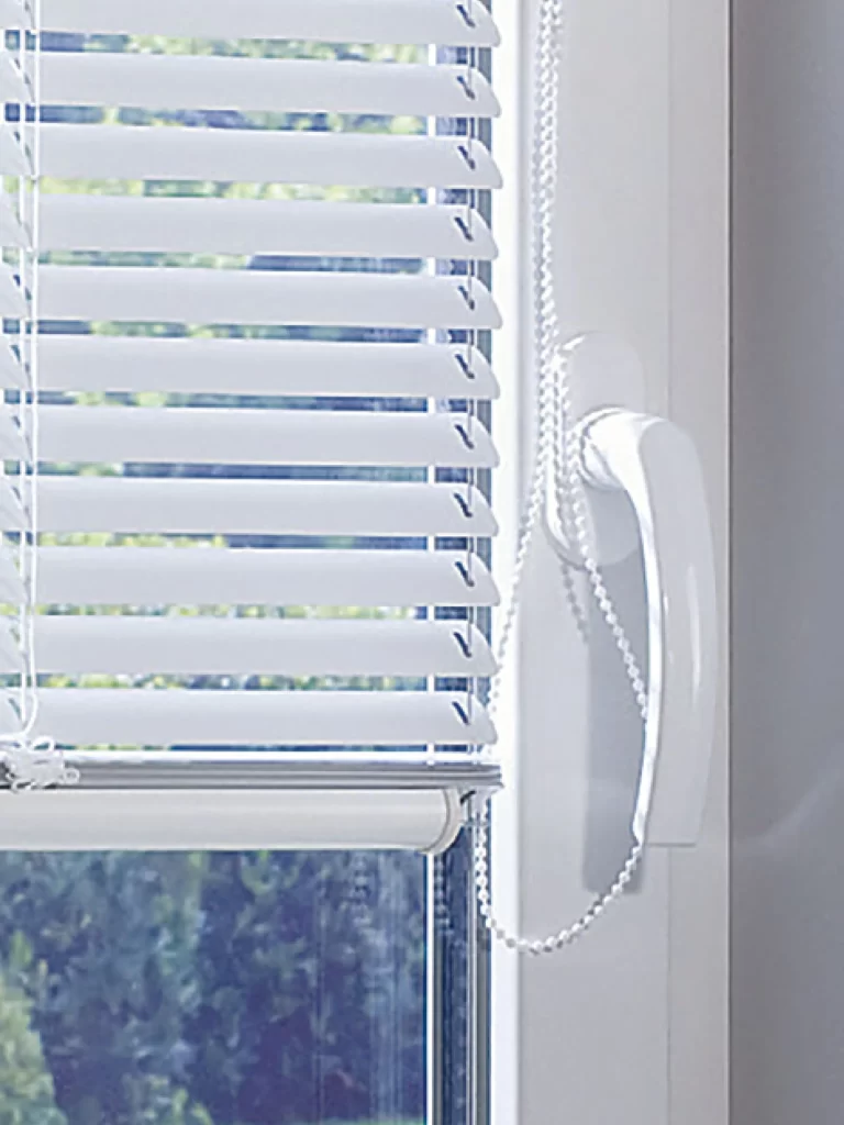 Jaloezieen Rofeellarge__Jalousie_Bedienvarianten_Slider_04_Kettenzug_fd04874f10