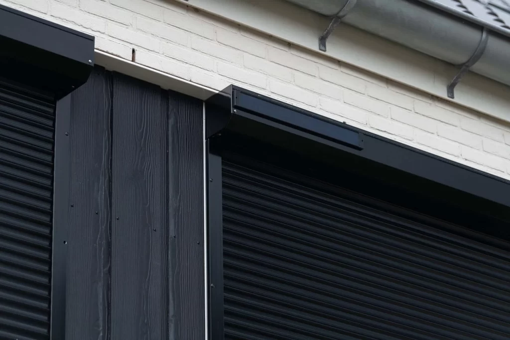 zwart rofeel rolluik